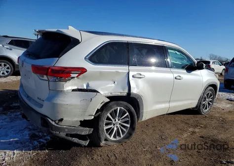 2018 Toyota Highlander Se z USA, uszkodzony, nr VIN 5TDJZRFH3JS814315